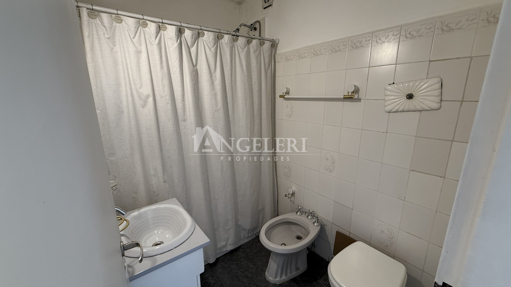 DEPARTAMENTO 4 AMBIENTES CON COCHERA