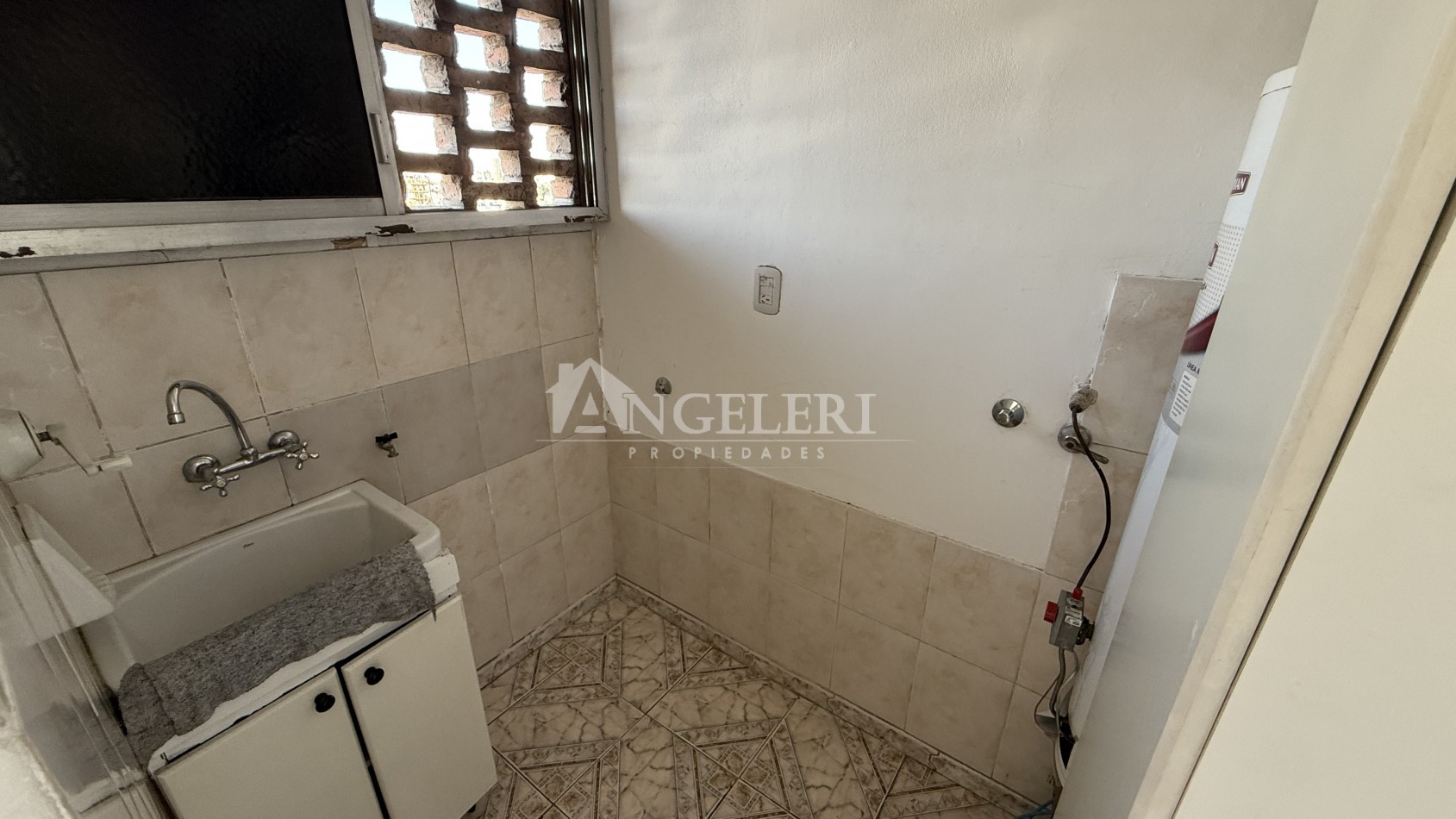 DEPARTAMENTO 4 AMBIENTES CON COCHERA