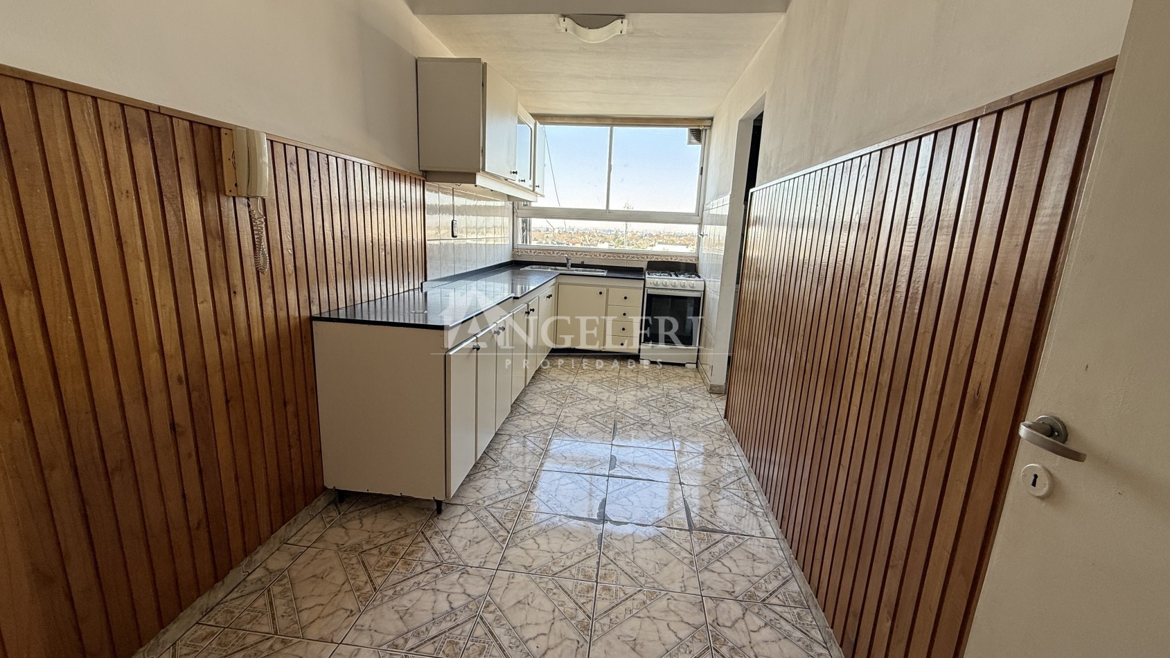 DEPARTAMENTO 4 AMBIENTES CON COCHERA