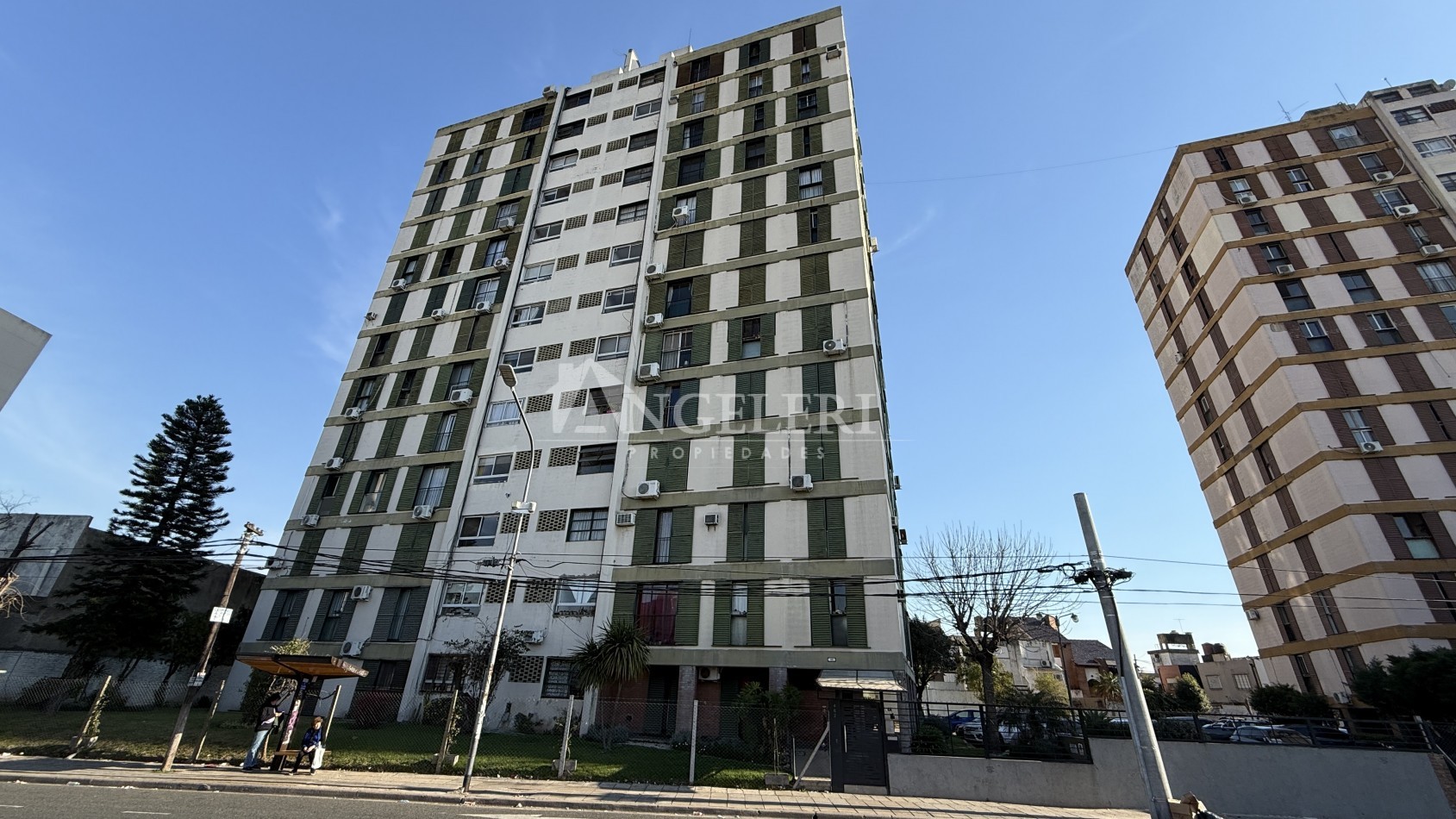 DEPARTAMENTO 4 AMBIENTES CON COCHERA