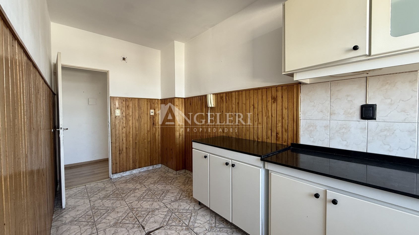 DEPARTAMENTO 4 AMBIENTES CON COCHERA