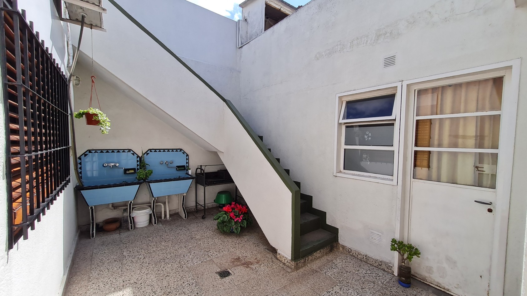 3 Ambientes con Terraza Propia