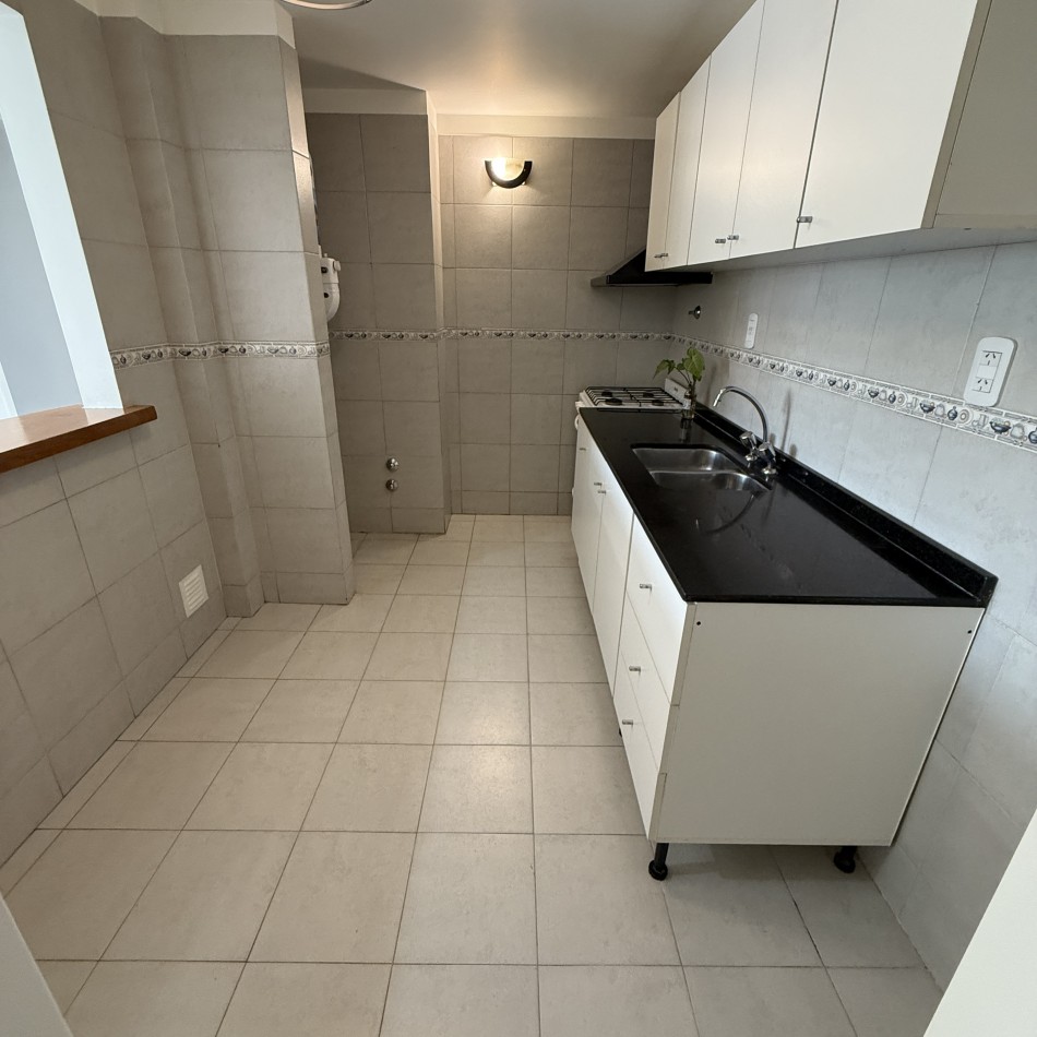 Departamento 2 ambientes impecable al frente con balcon