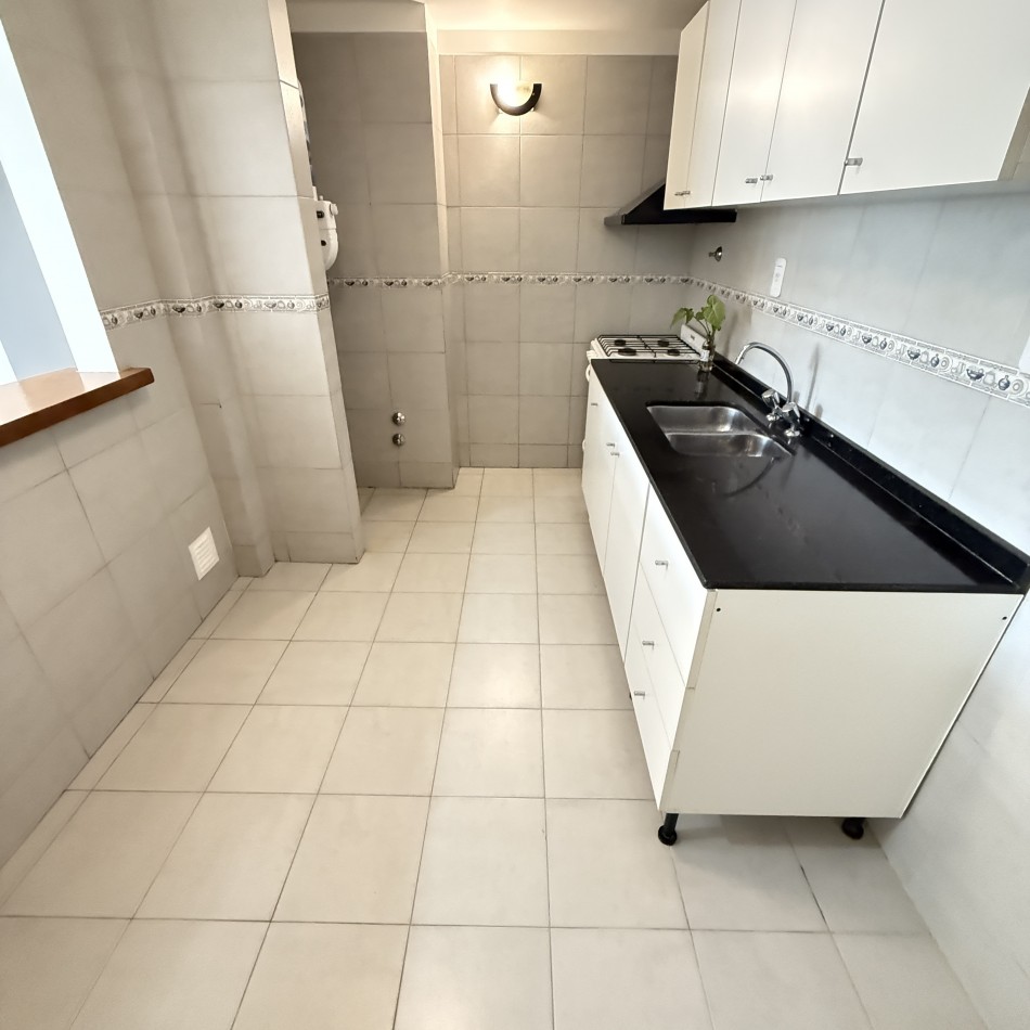 Departamento 2 ambientes impecable al frente con balcon