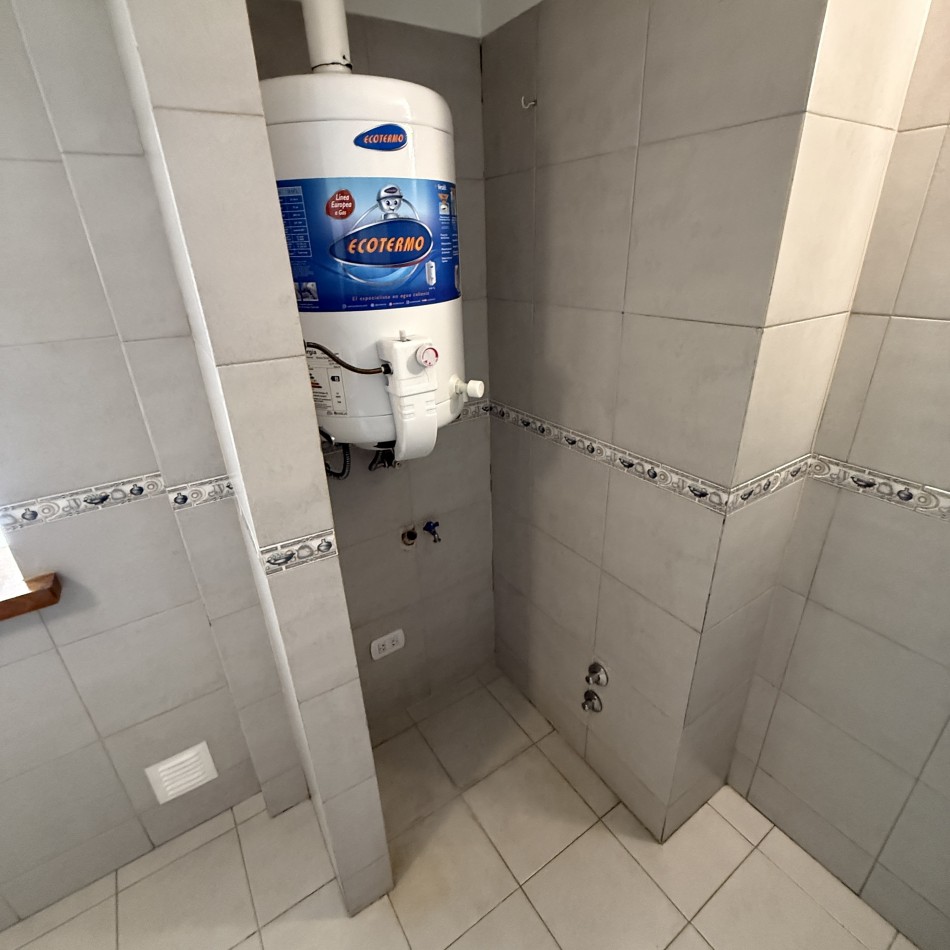 Departamento 2 ambientes impecable al frente con balcon