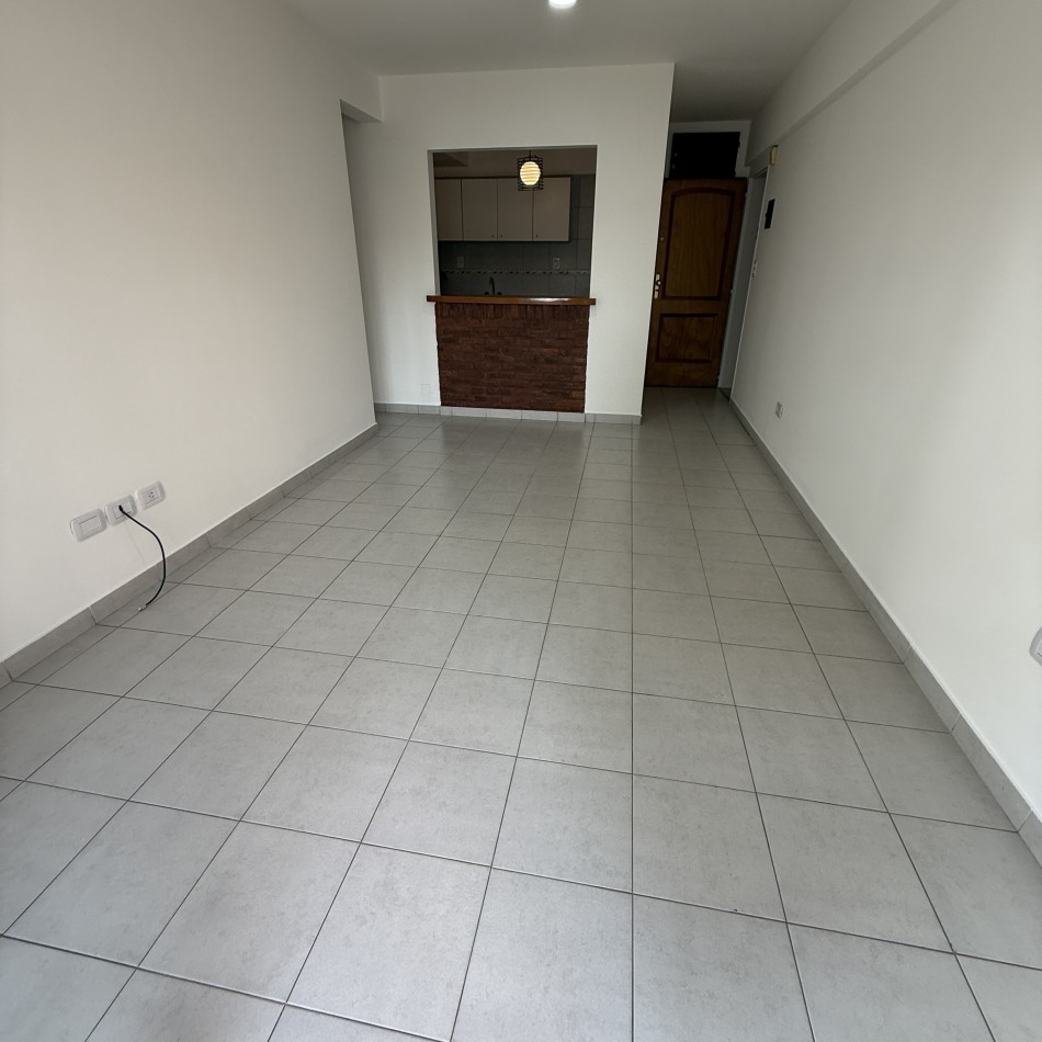 Departamento 2 ambientes impecable al frente con balcon