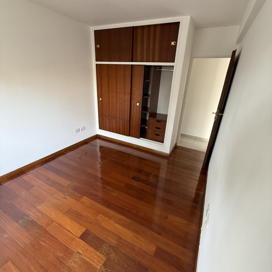 Departamento 2 ambientes impecable al frente con balcon