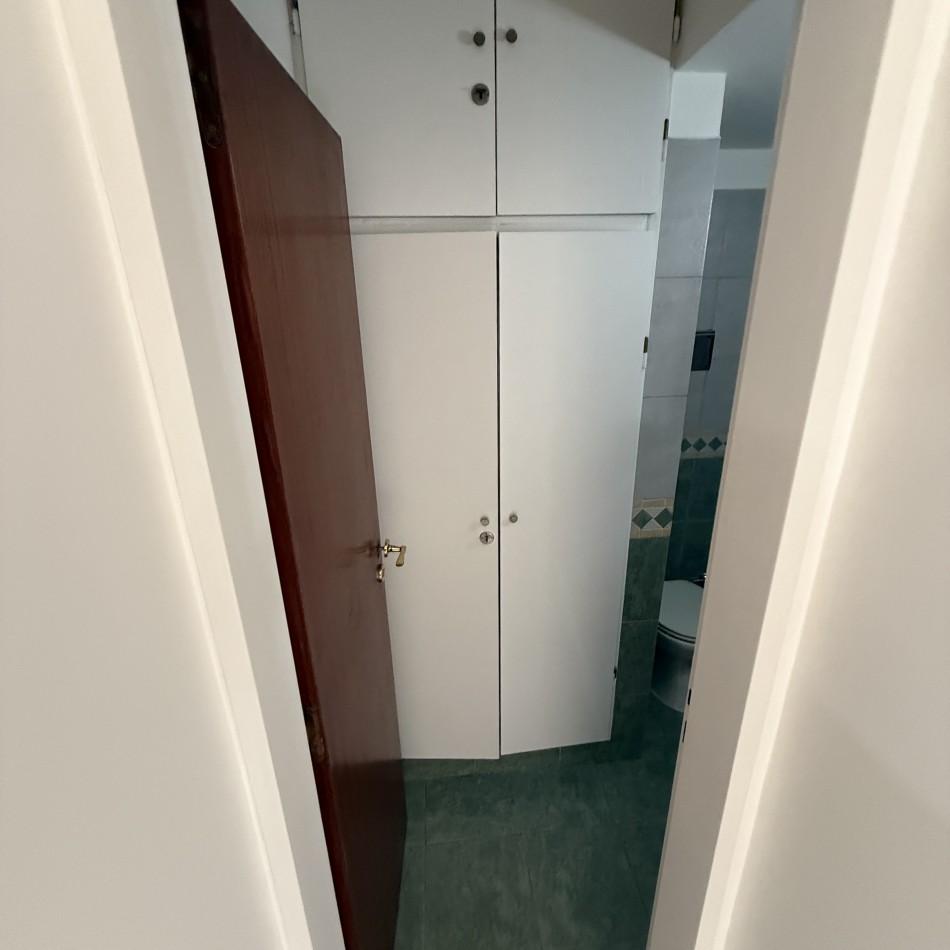 Departamento 2 ambientes impecable al frente con balcon