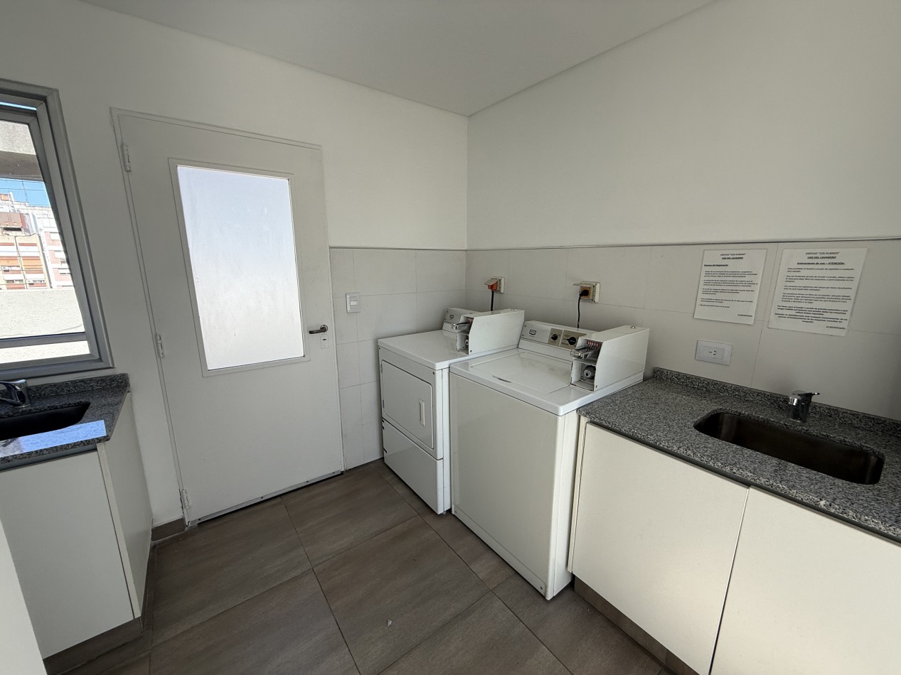 3 Ambientes con Cochera - Edificio de Categoria