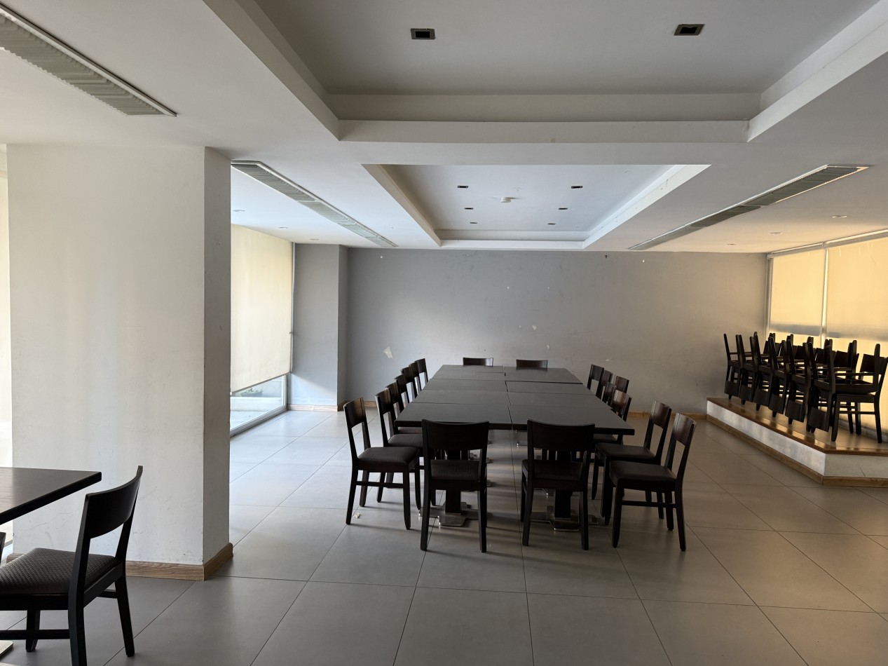 3 Ambientes con Cochera - Edificio de Categoria