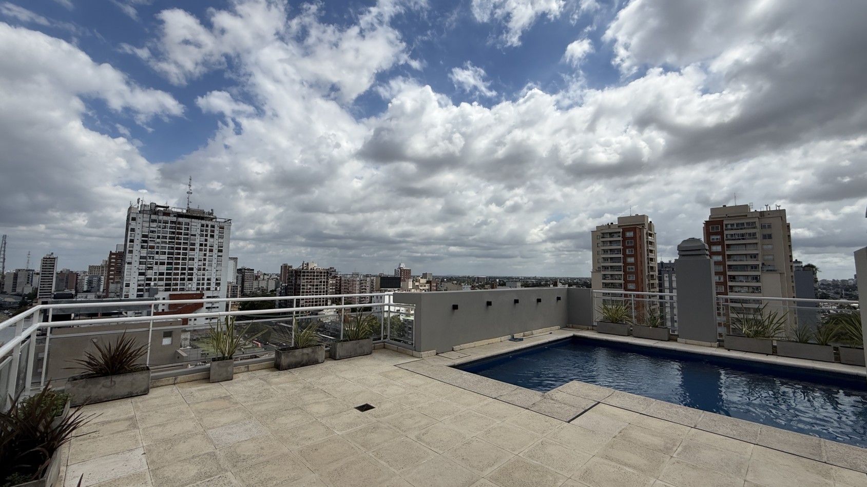3 Ambientes de Categoria en Torre Cabral Plaza