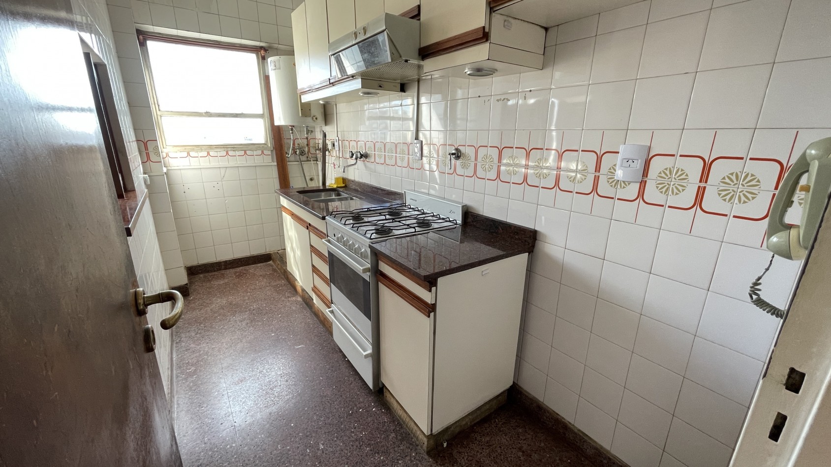 Venta 3 ambientes al frente con balcon 