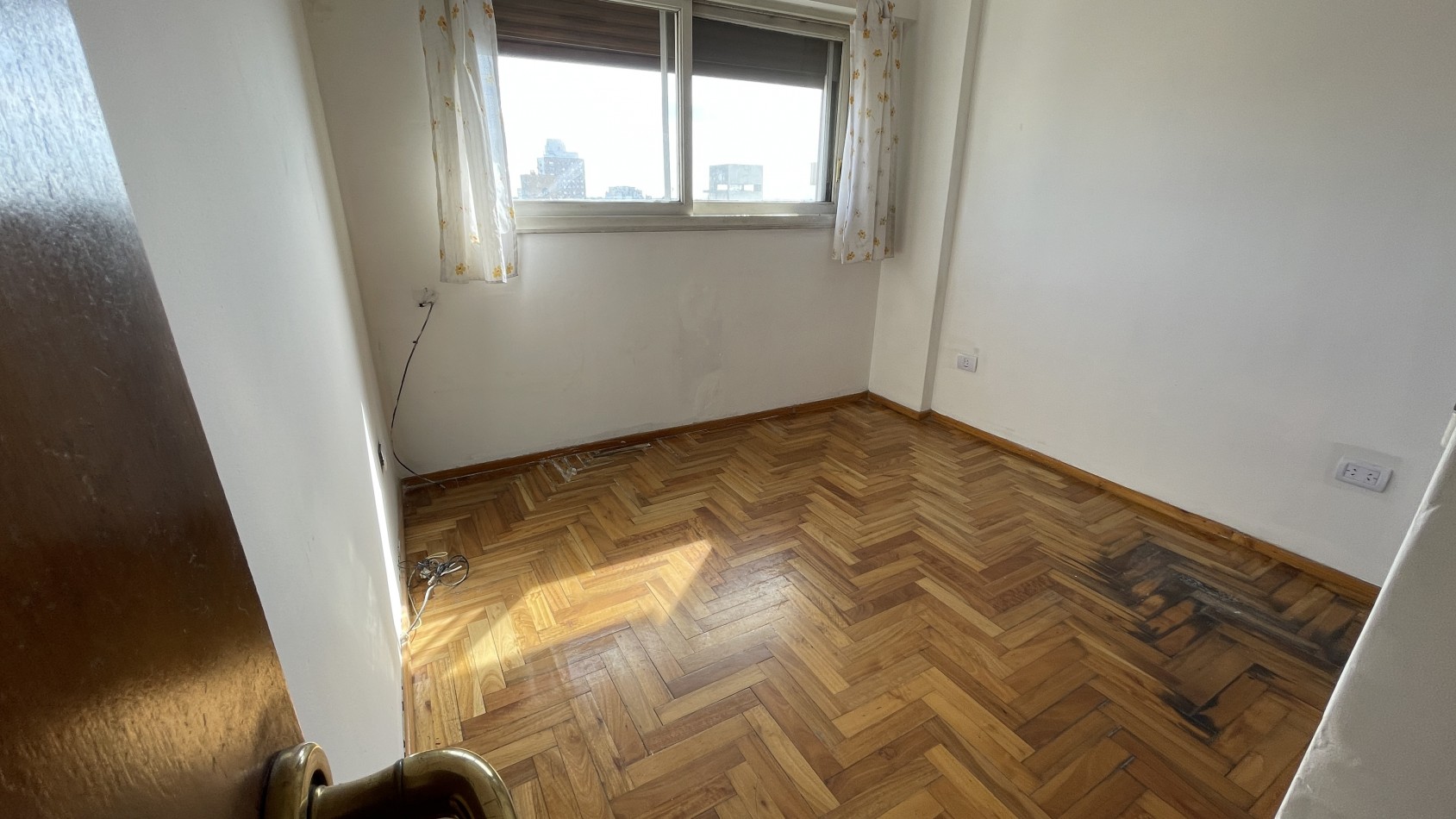 Venta 3 ambientes al frente con balcon 