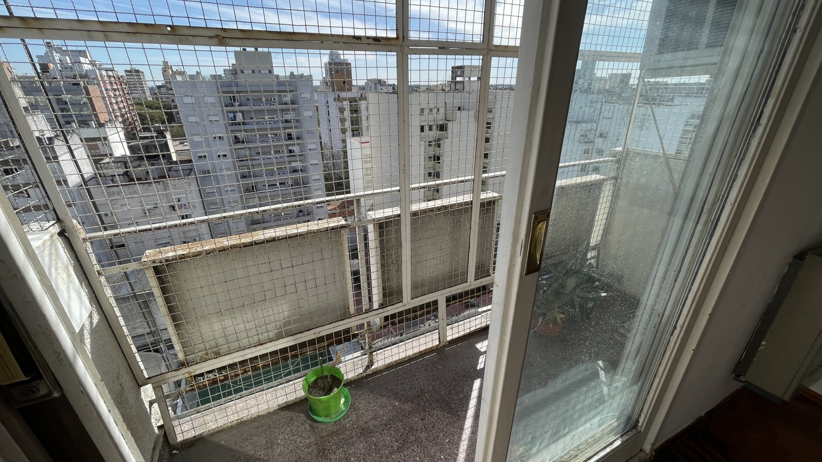 Venta 3 ambientes al frente con balcon 
