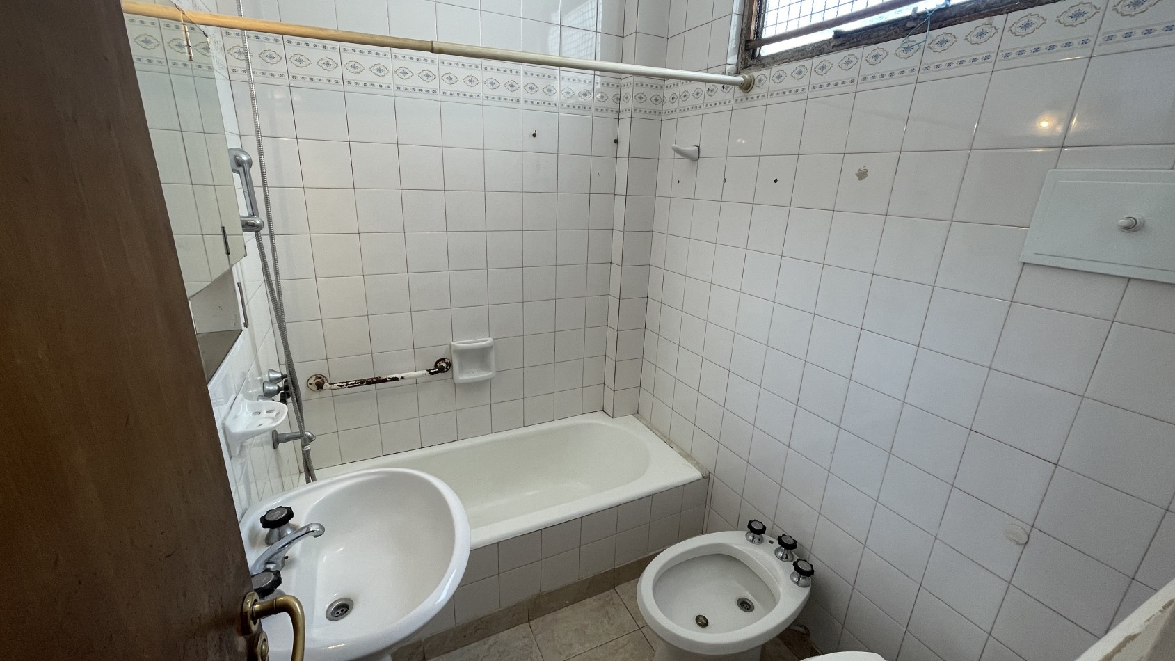 Venta 3 ambientes al frente con balcon 