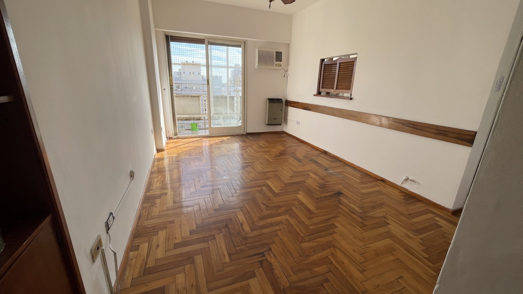 Venta 3 ambientes al frente con balcon 