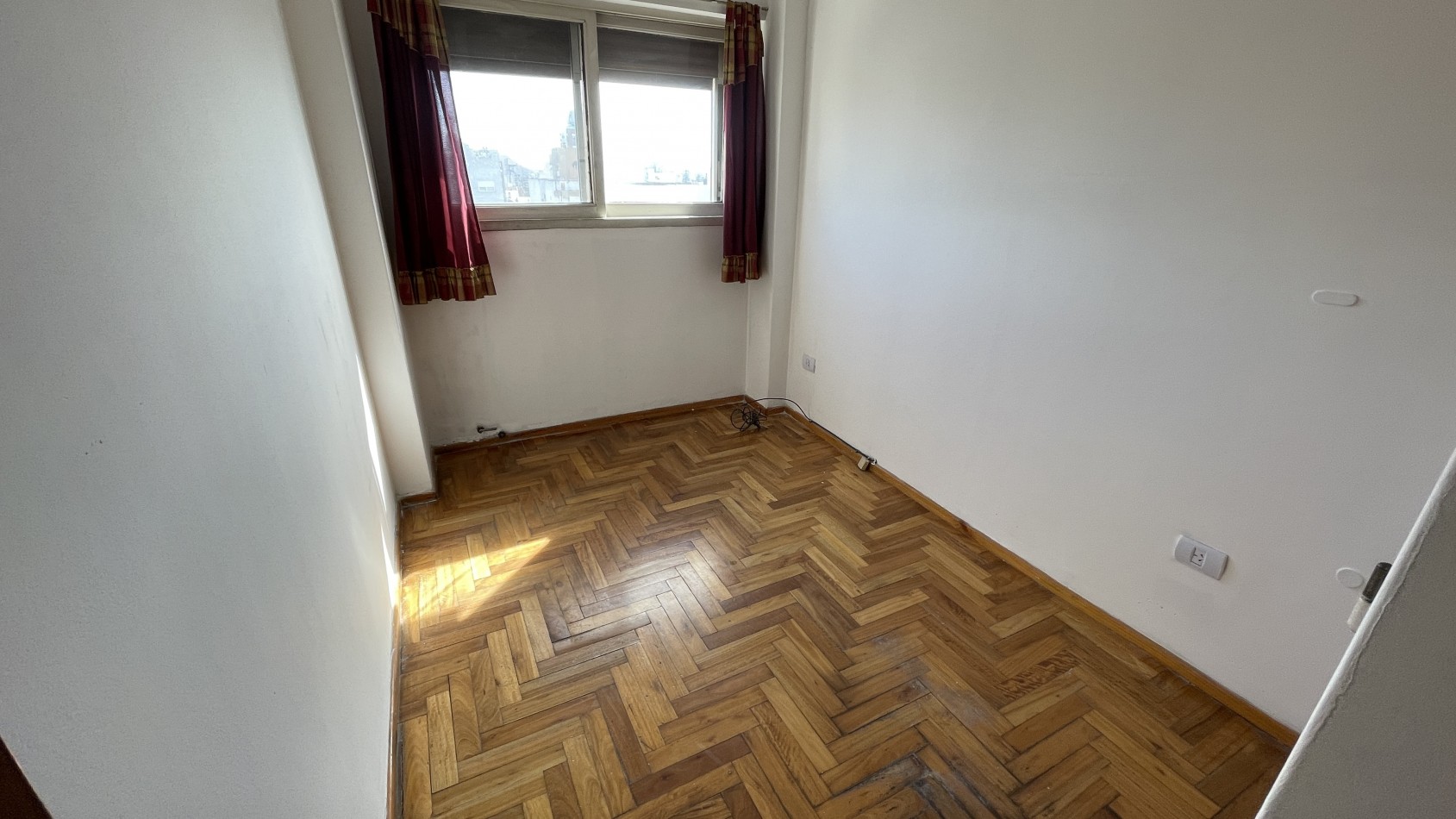 Venta 3 ambientes al frente con balcon 