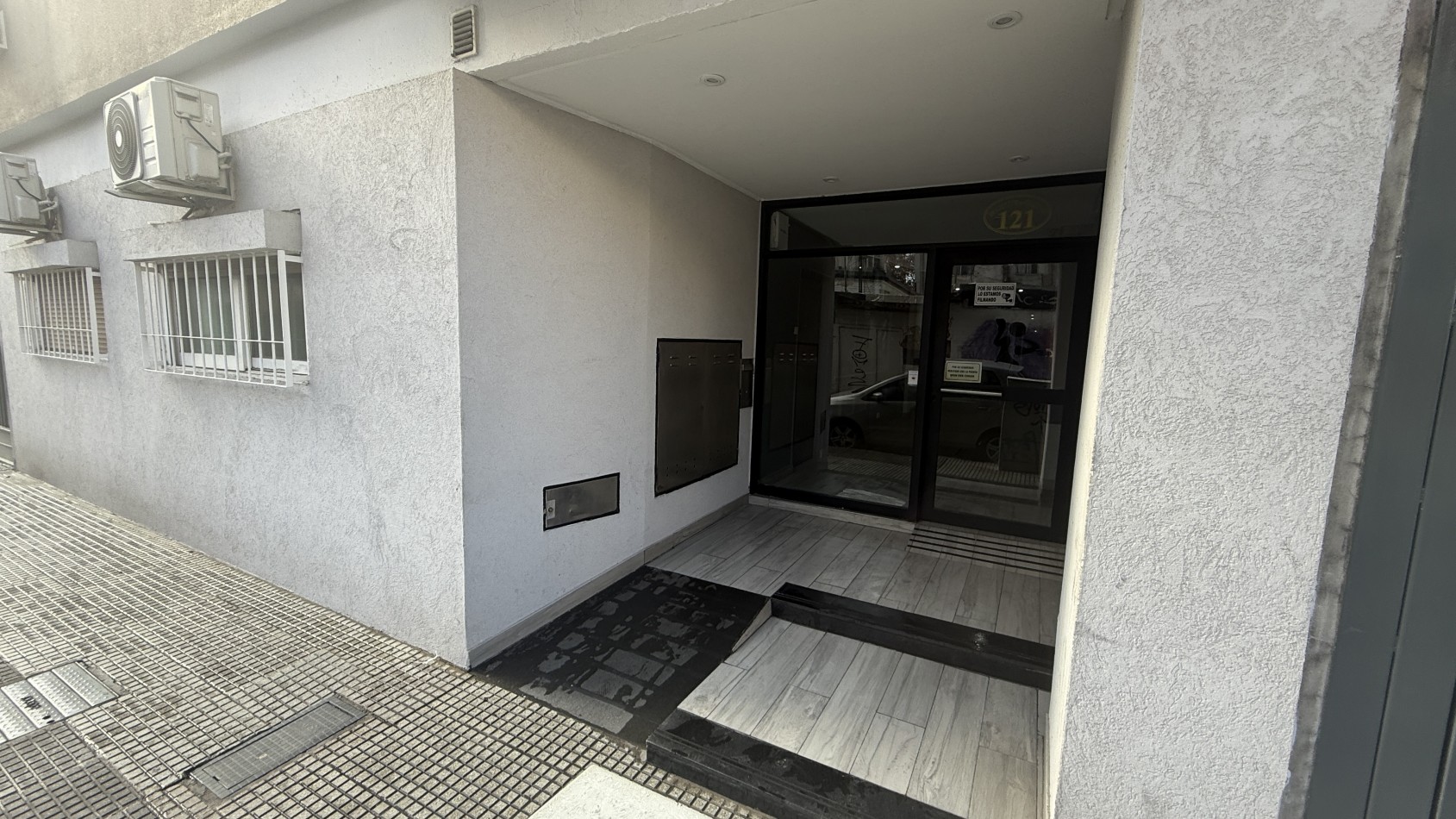Venta 3 ambientes al frente con balcon 