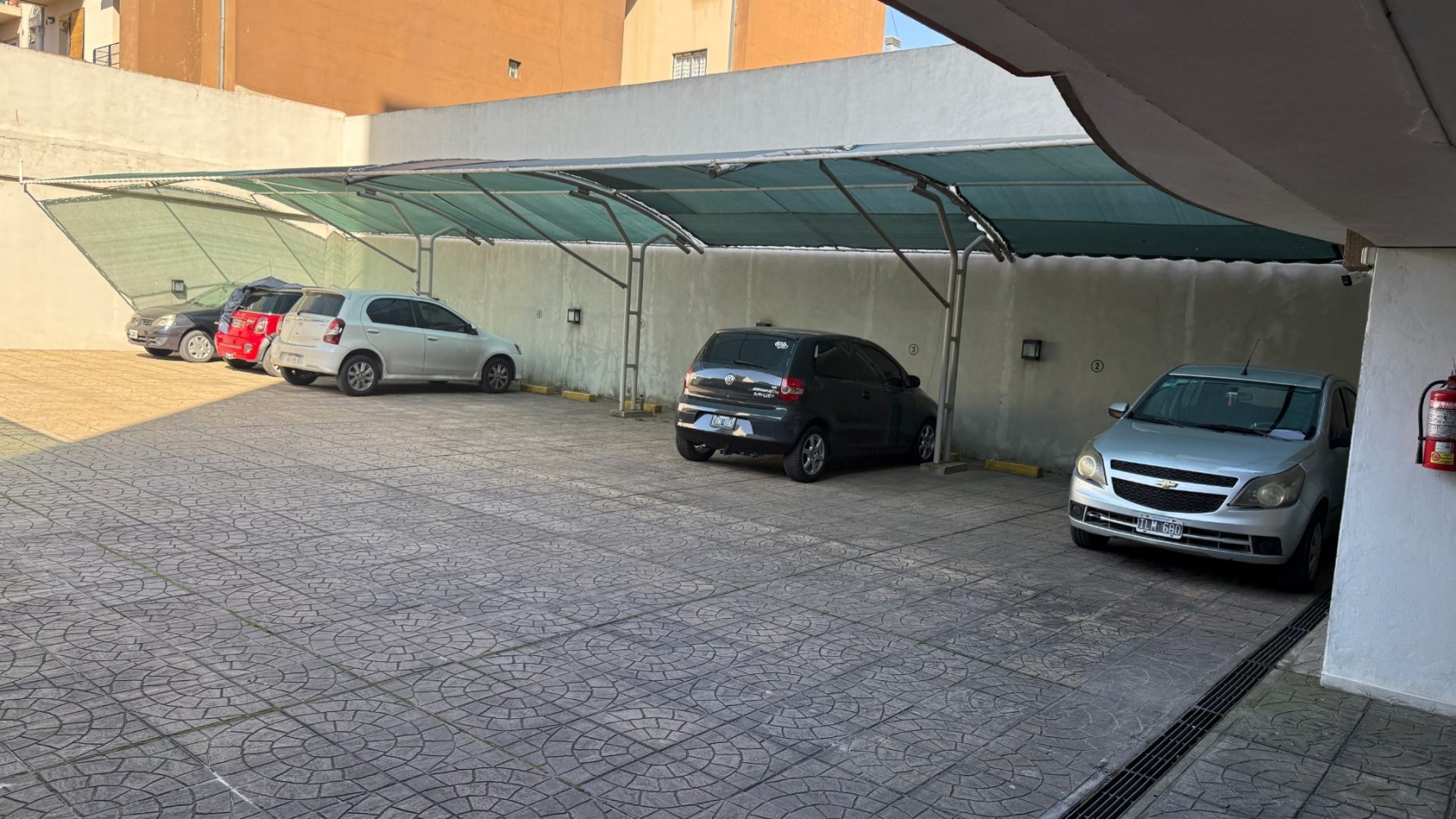 2 ambientes al frente con cochera