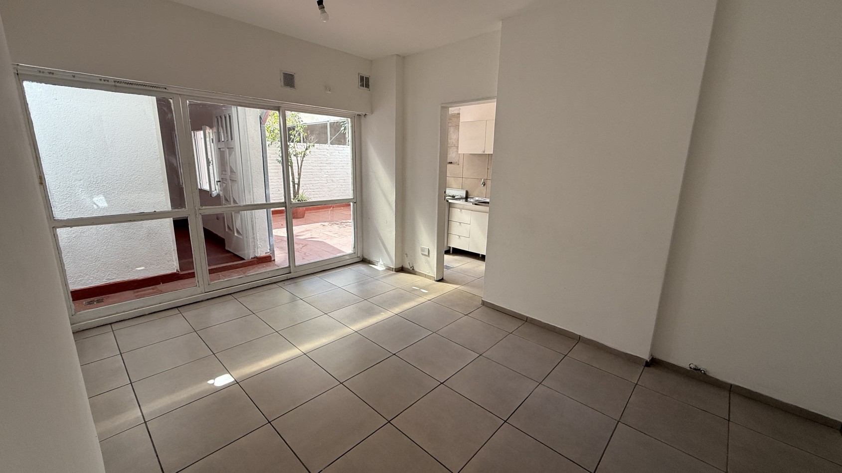 Alquiler 3 ambientes con patio 