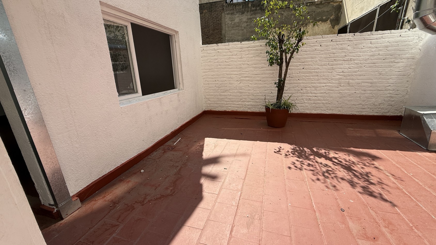 Alquiler 3 ambientes con patio 