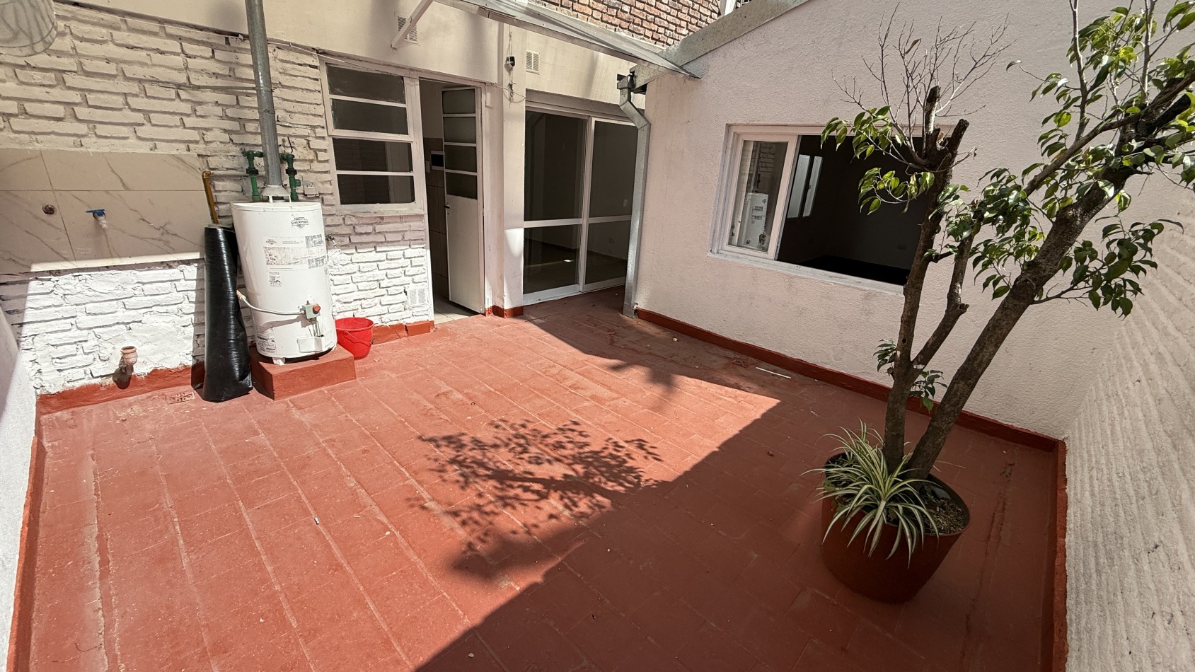 Alquiler 3 ambientes con patio 