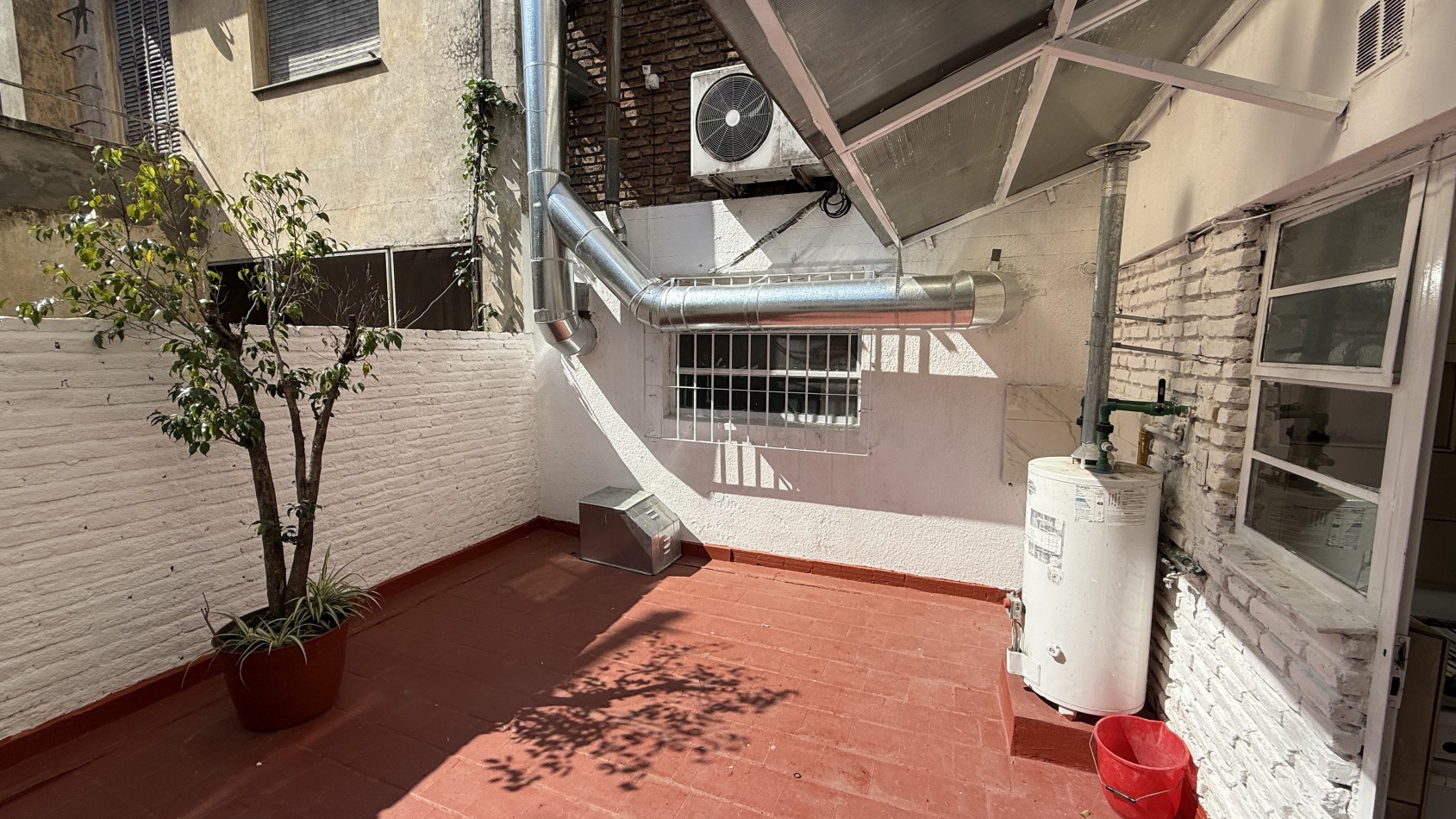 Alquiler 3 ambientes con patio 
