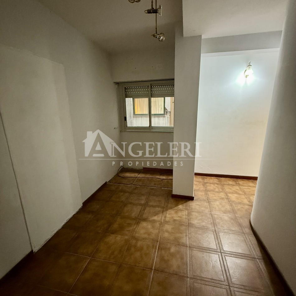 Departamento 4 ambientes con cochera cubierta 