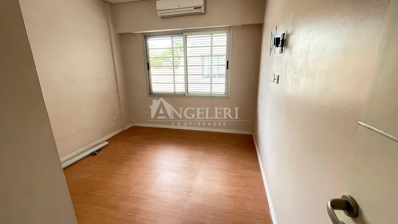 2 Ambientes con Cochera 