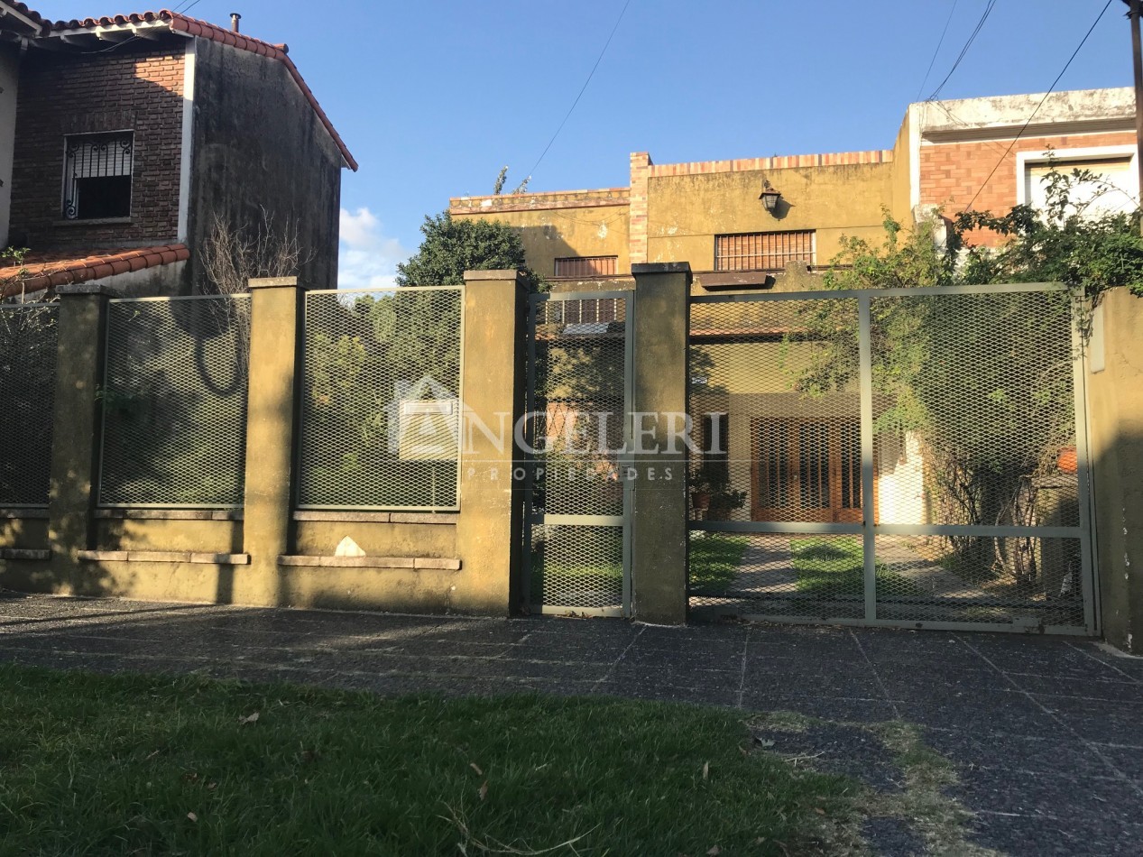 Casa sobre lote 10x46 a media cuadra del colegio Ward