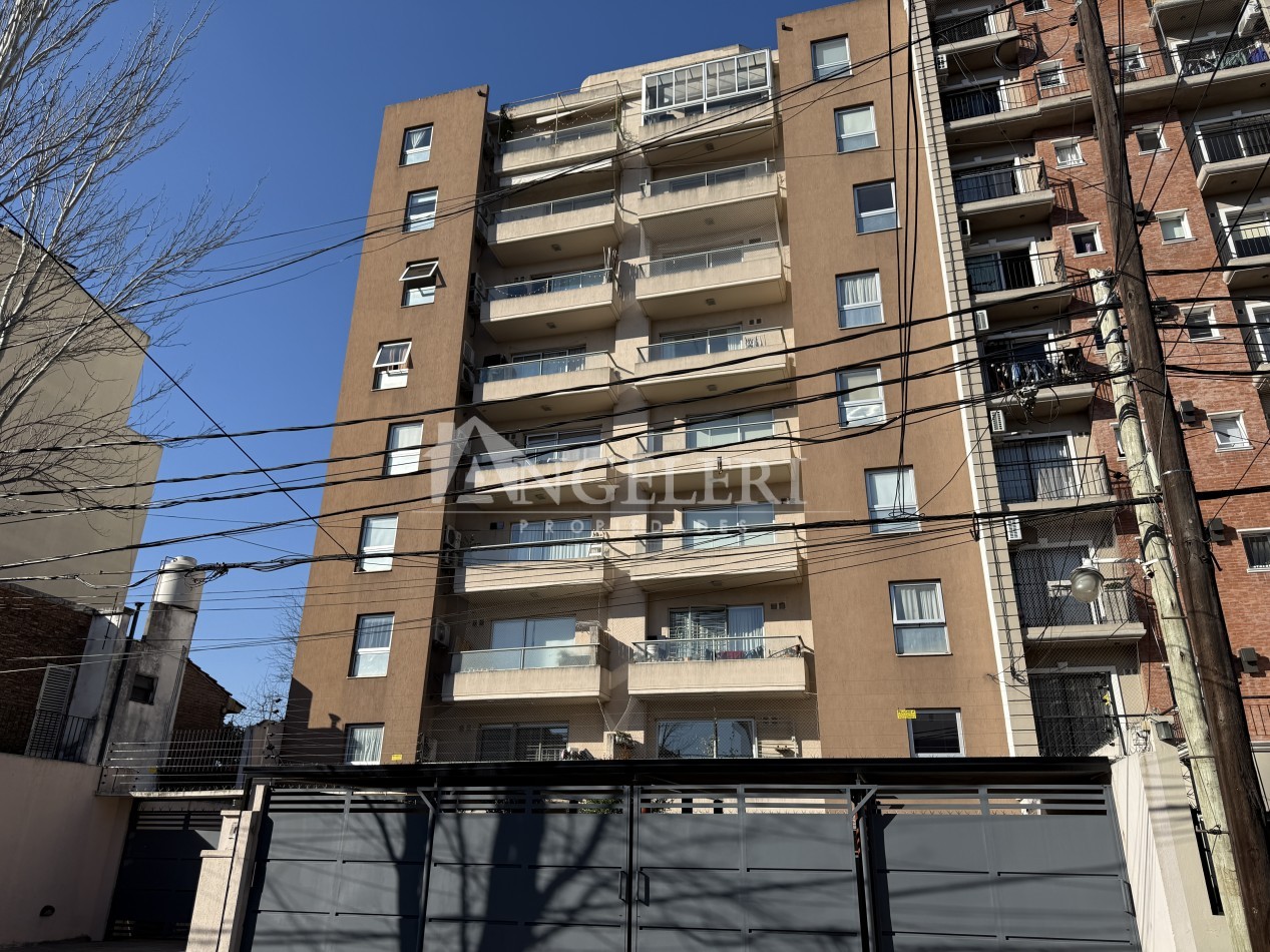 Departamento 2 Ambientes Al Frente Haedo Norte con Cochera.