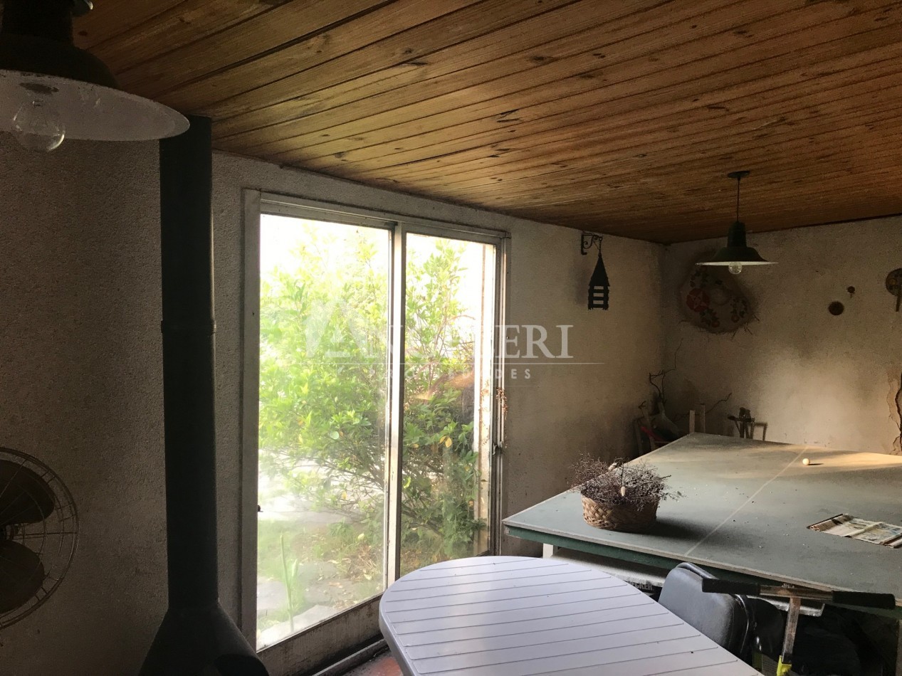 Casa sobre lote 10x46 a media cuadra del colegio Ward