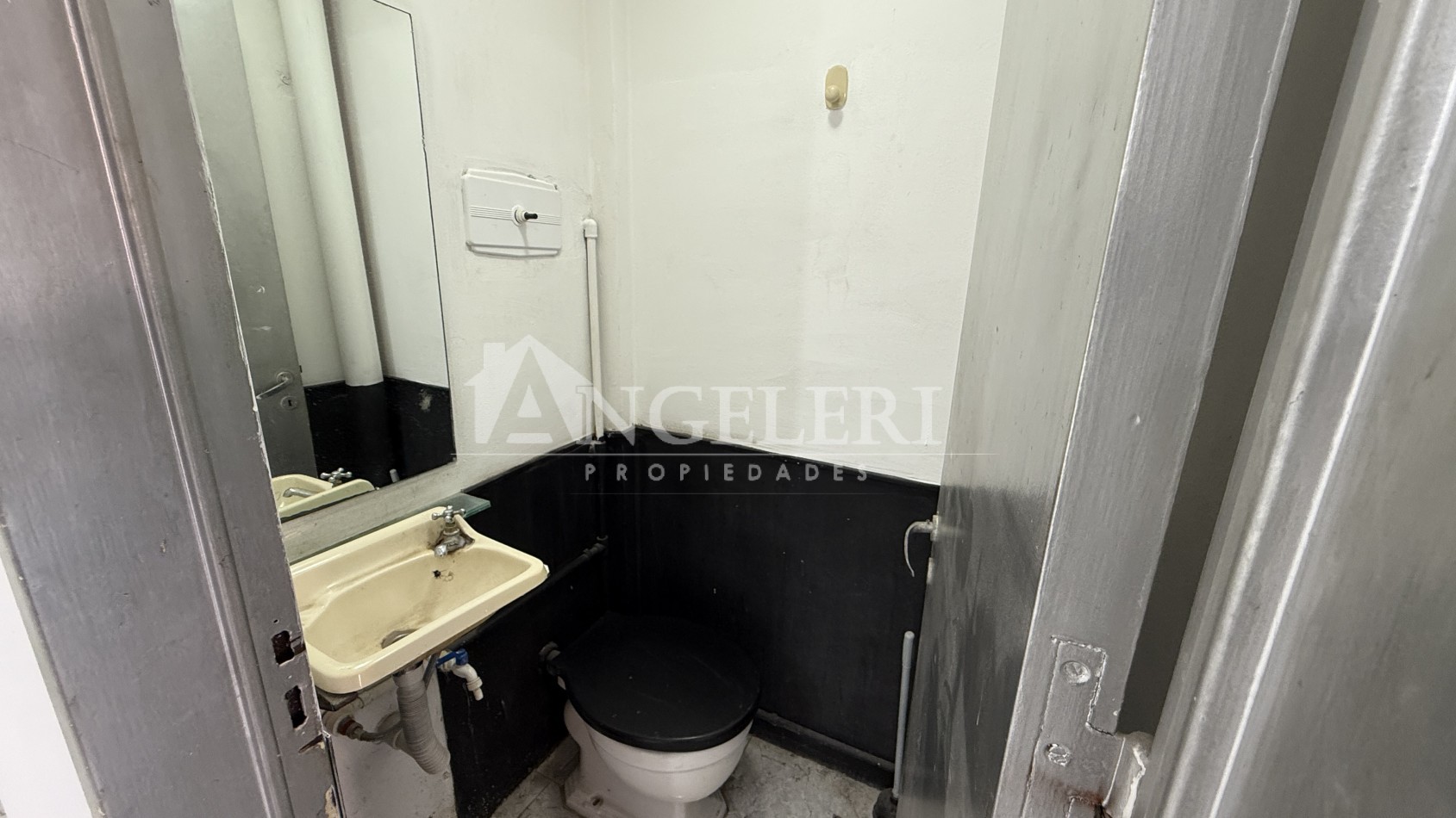 Venta de Local sobre Av. Gaona 