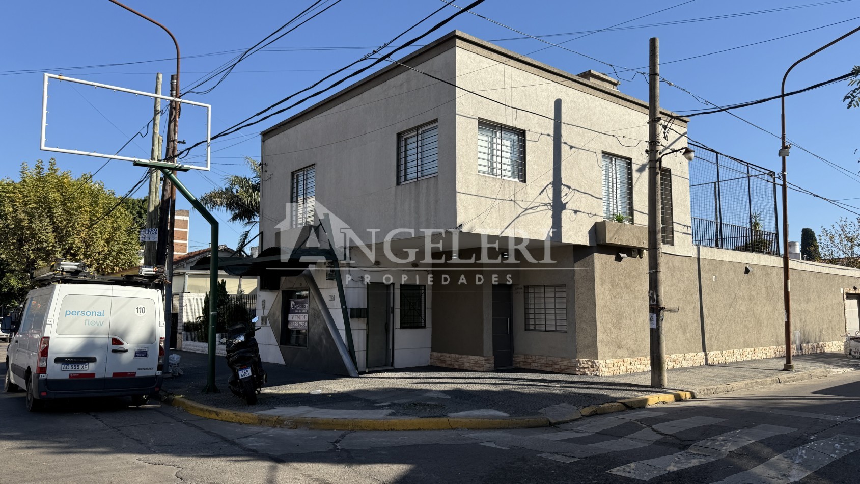 Venta de Local sobre Av. Gaona 