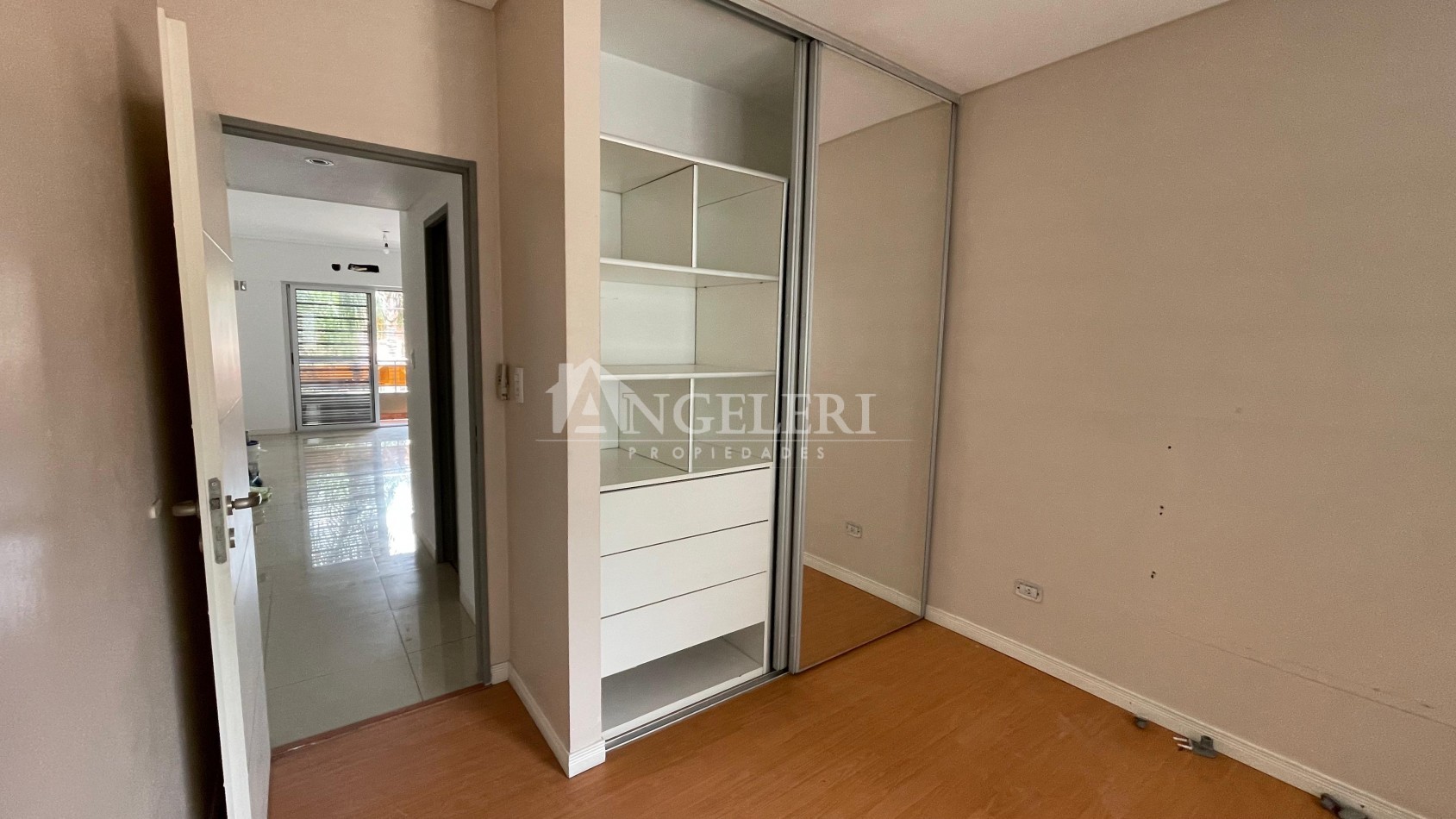 2 Ambientes con Cochera 