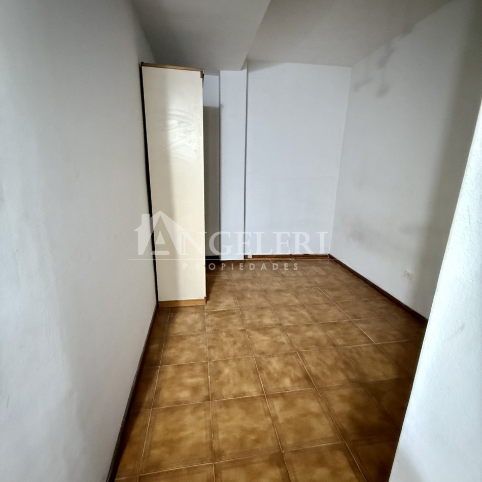 Departamento 4 ambientes con cochera cubierta 