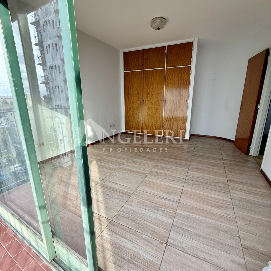 Departamento 4 ambientes con cochera cubierta 