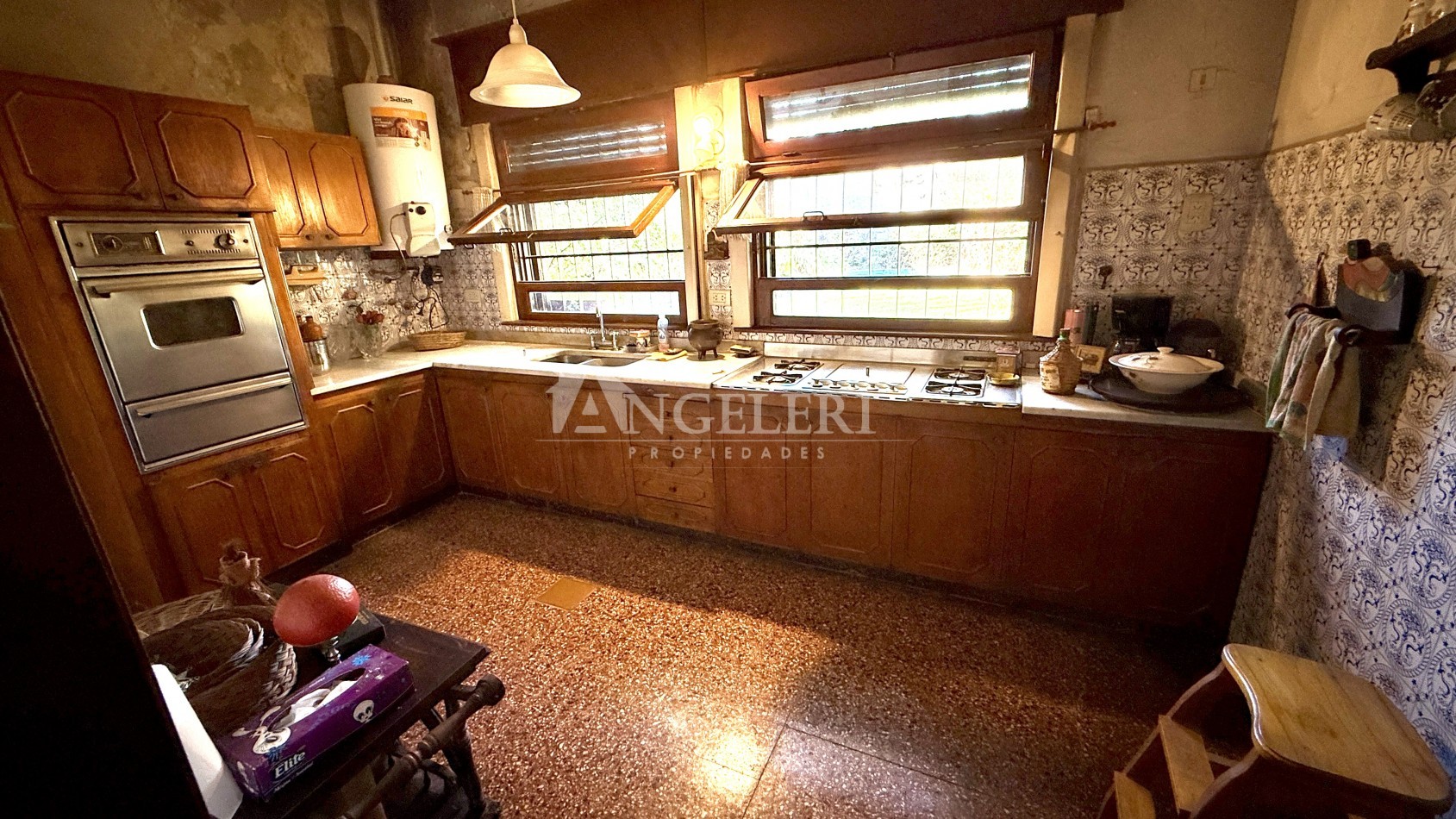 Casa sobre lote 10x46 a media cuadra del colegio Ward