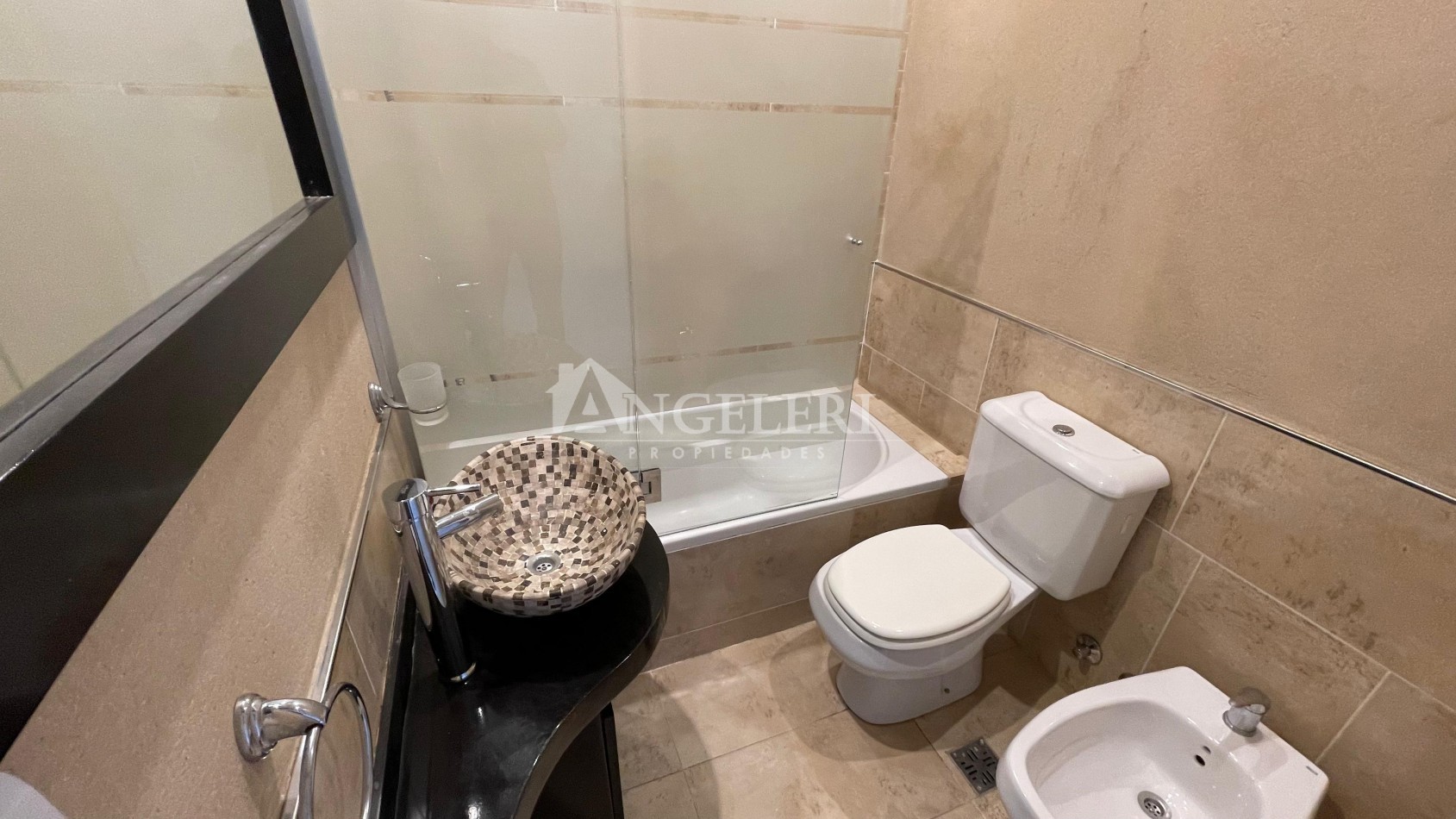 2 Ambientes con Cochera 