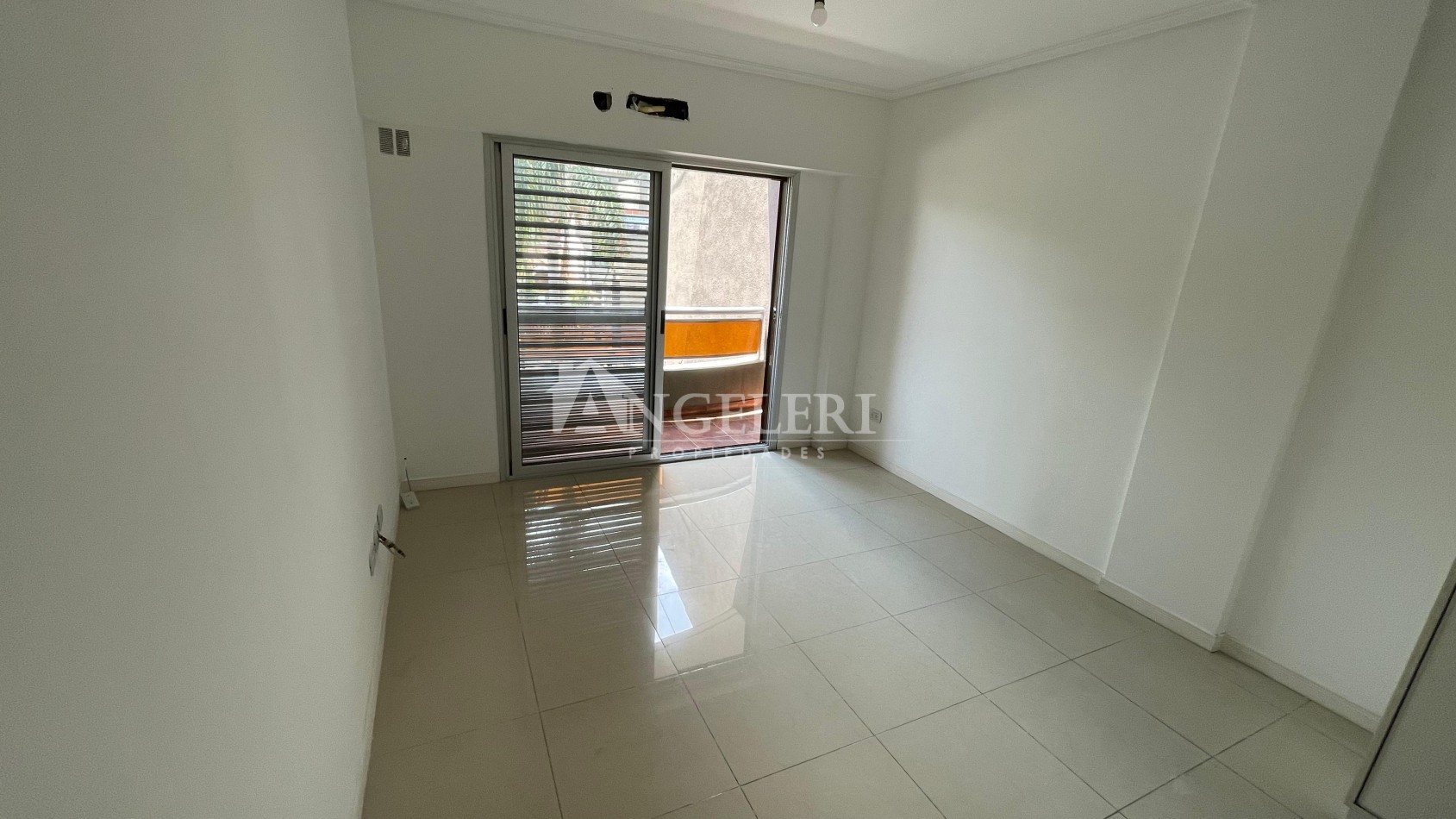 2 Ambientes con Cochera 