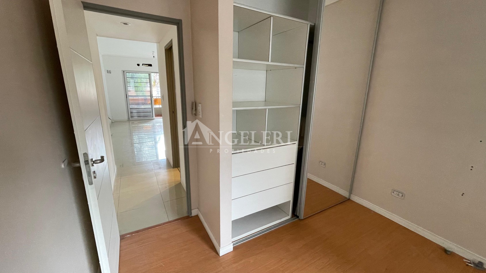 2 Ambientes con Cochera 