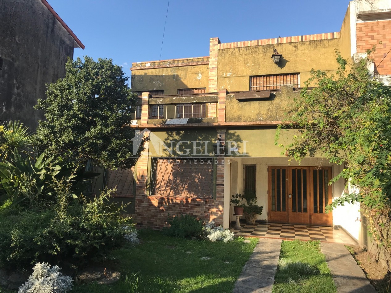 Casa sobre lote 10x46 a media cuadra del colegio Ward