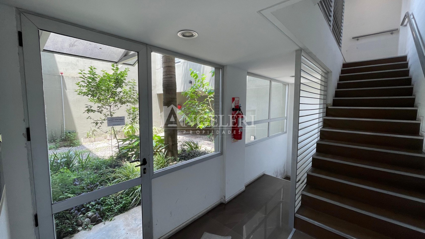 2 Ambientes con Cochera 