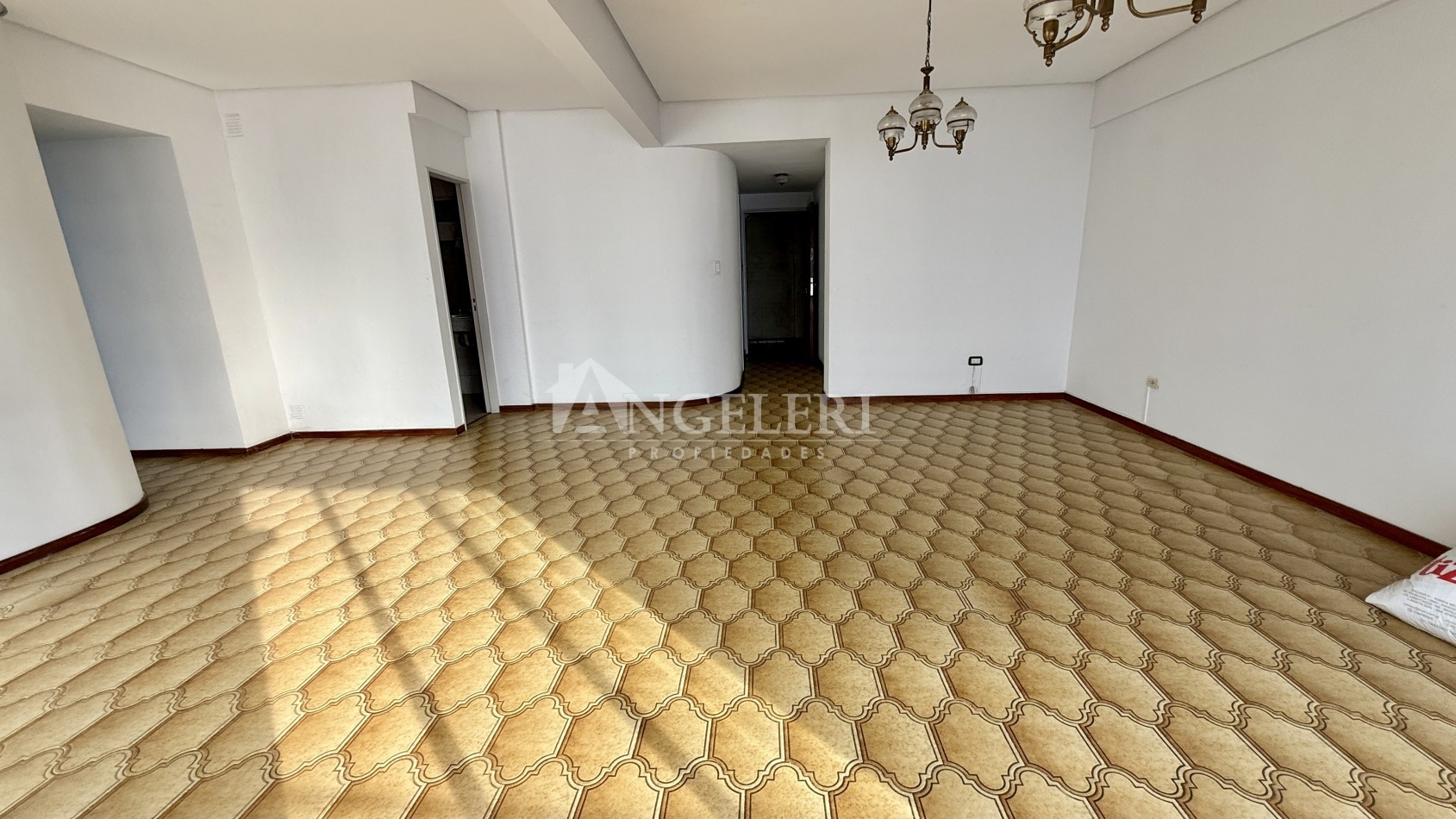 Departamento 4 ambientes con cochera cubierta 