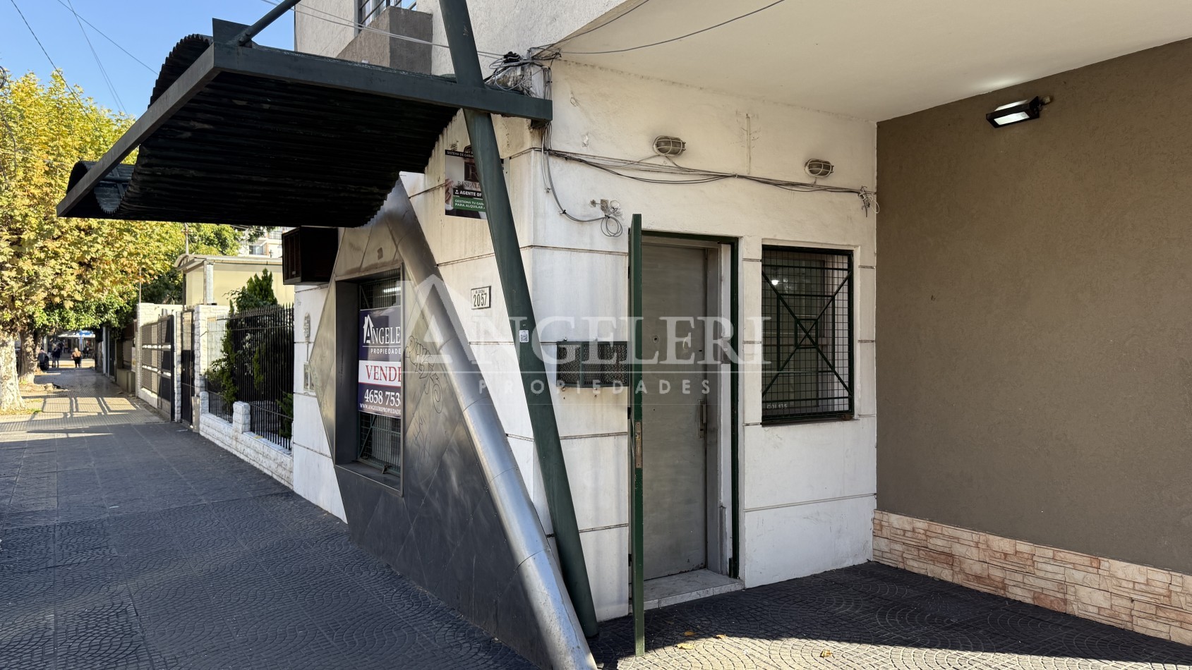 Venta de Local sobre Av. Gaona 