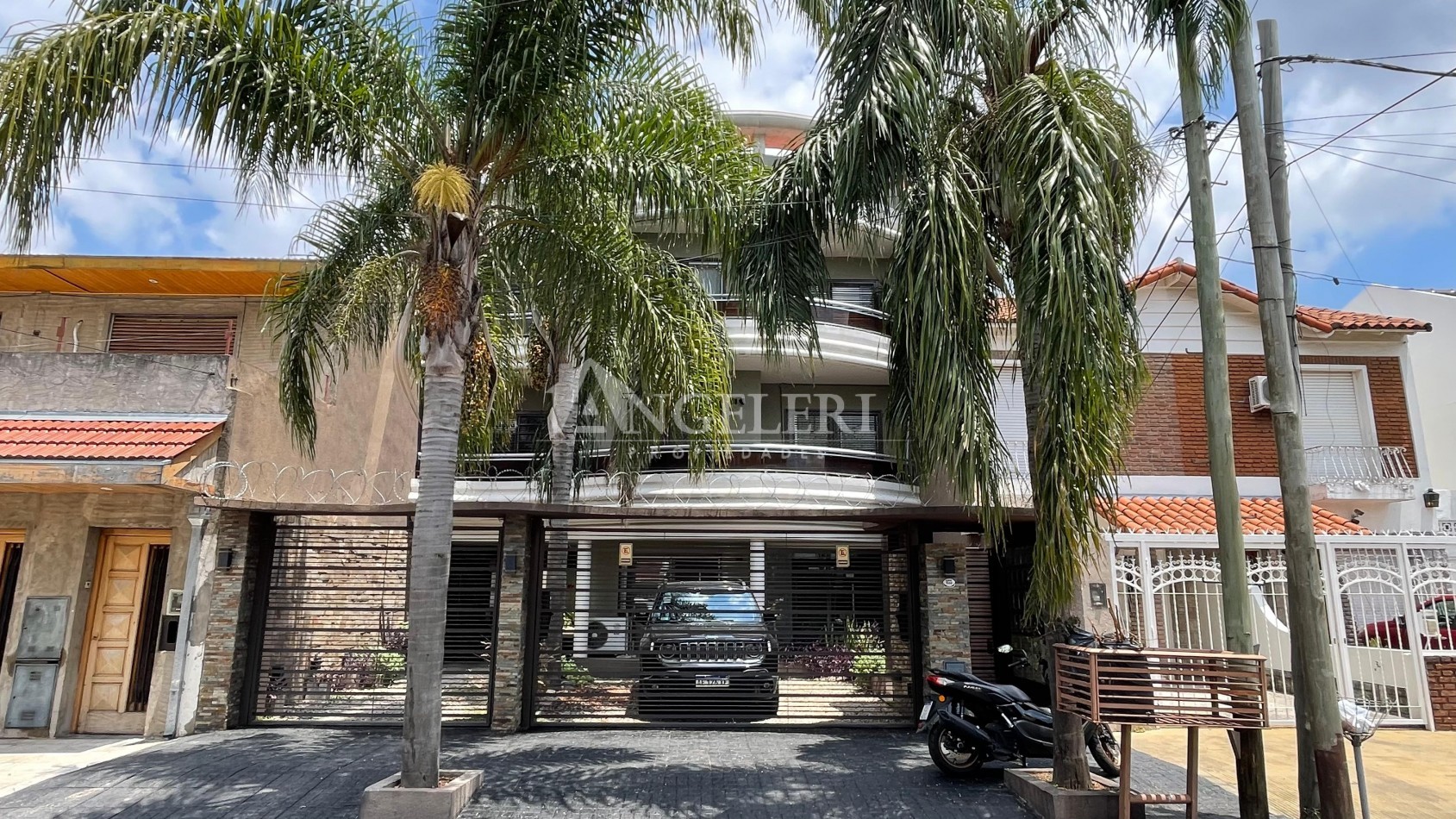 2 Ambientes con Cochera 