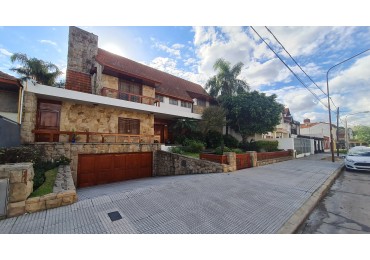 Chalet Premium en Venta - Ramos Mejia - 7 Ambientes