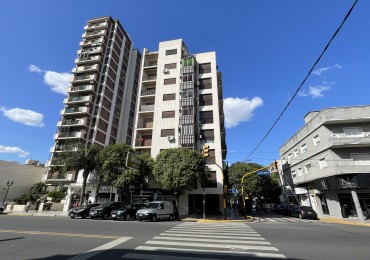  2 ambientes al frente con balcon sobre Av. de mayo 